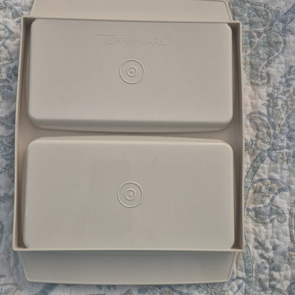 Tupperware Egg Holder Very Nice Condition,  Clean.  Vintage. Cream Color.